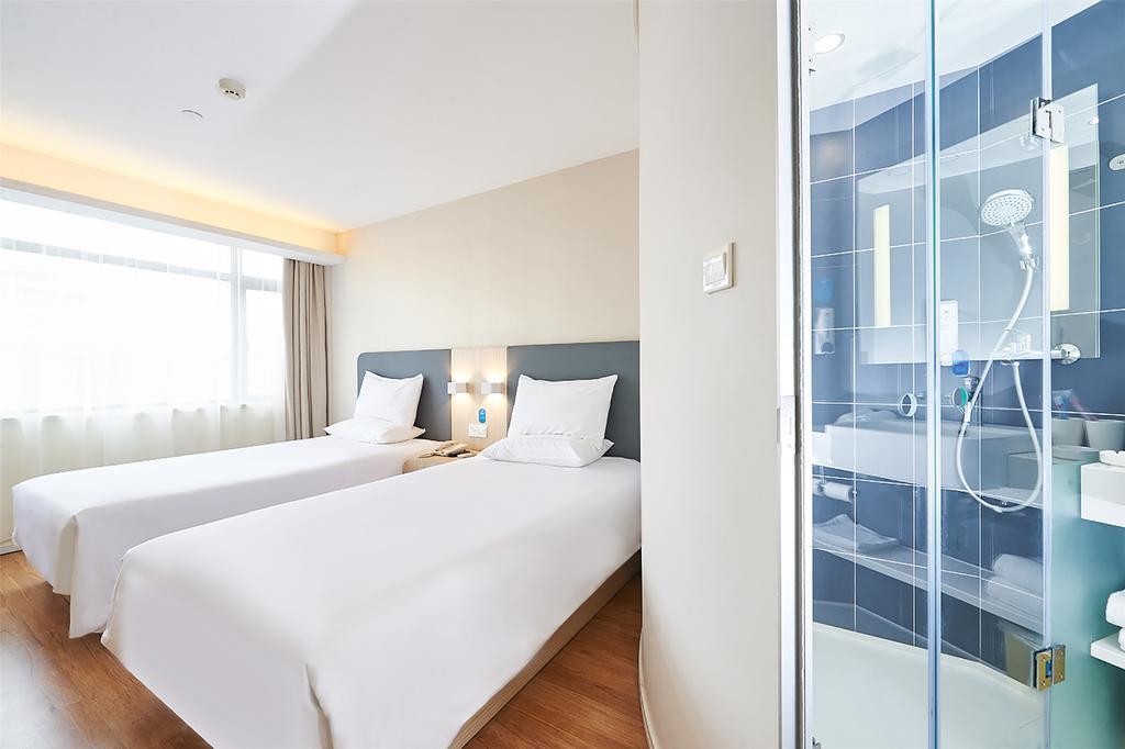 Hanting New Hongqiao Hotel 2*